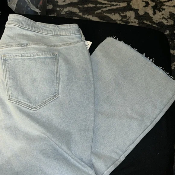 NWT Old Navy Higher High-Waisted Cut-Off Flare Jeans - Picture 2 of 8